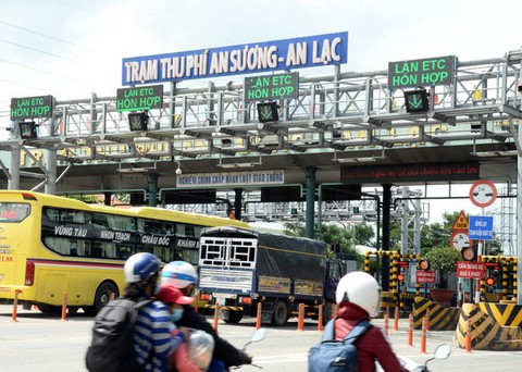 TP.HCM đề xuất bắt buộc dán thẻ ETC và nộp tiền vào tài khoản trả trước - Ảnh 1. TP.HCM đề xuất bắt buộc dán thẻ ETC và nộp tiền vào tài khoản trả trước - Ảnh 1.