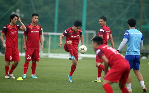 Công Phượng tập buổi đầu tiên cùng đội tuyển Việt Nam - Ảnh 3. Công Phượng tập buổi đầu tiên cùng đội tuyển Việt Nam - Ảnh 3.