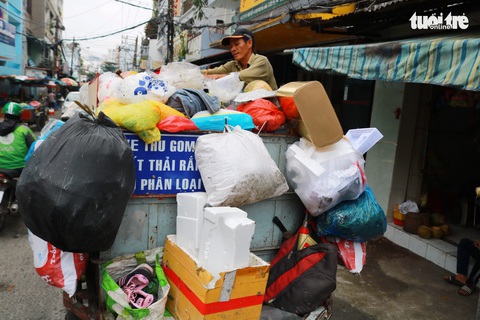 Dân hưởng ứng, nhưng vì sao phân loại rác tại nguồn vẫn ì ạch? - Ảnh 2. Dân hưởng ứng, nhưng vì sao phân loại rác tại nguồn vẫn ì ạch? - Ảnh 2.