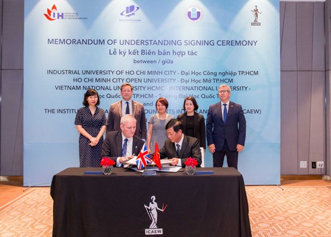 Đại học Công nghiệp TP.HCM ký kết biên bản hợp tác với ICAEW - Ảnh 1. Đại học Công nghiệp TP.HCM ký kết biên bản hợp tác với ICAEW - Ảnh 1.