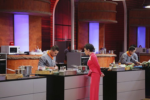 Việt Hương hóa mẹ kế, bắt thí sinh Top Chef lựa đậu - Ảnh 5. Việt Hương hóa mẹ kế, bắt thí sinh Top Chef lựa đậu - Ảnh 5.