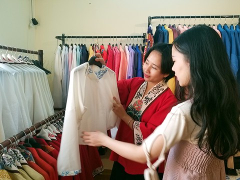 Thổi luồng gió mới cho cổ phục Việt - Ảnh 5. Thổi luồng gió mới cho cổ phục Việt - Ảnh 5.
