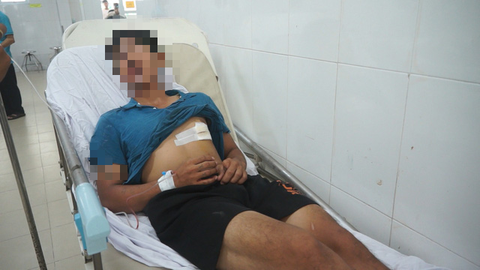 Nữ quái dàn cảnh móc túi, đâm thủng phổi người cản xe - Ảnh 2. Nữ quái dàn cảnh móc túi, đâm thủng phổi người cản xe - Ảnh 2.