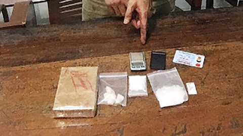 Bắt người đàn ông đi xe máy vận chuyển hơn 300g ma túy - Ảnh 2. Bắt người đàn ông đi xe máy vận chuyển hơn 300g ma túy - Ảnh 2.
