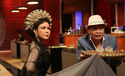 Việt Hương hóa mẹ kế, bắt thí sinh Top Chef lựa đậu - Ảnh 1. Việt Hương hóa mẹ kế, bắt thí sinh Top Chef lựa đậu - Ảnh 1.
