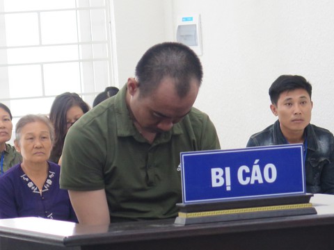 Lãnh 14 năm tù vì chém bạn thân nghi tòm tem vợ mình - Ảnh 1. Lãnh 14 năm tù vì chém bạn thân nghi tòm tem vợ mình - Ảnh 1.