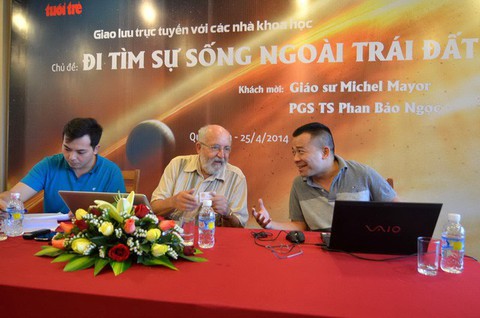 GS đoạt Nobel Vật lý 2019 từng đến Việt Nam, giao lưu với bạn đọc Tuổi Trẻ - Ảnh 1. GS đoạt Nobel Vật lý 2019 từng đến Việt Nam, giao lưu với bạn đọc Tuổi Trẻ - Ảnh 1.