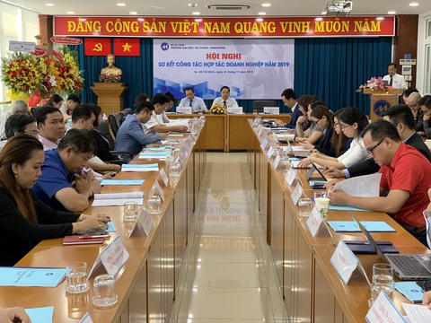 Doanh nghiệp chê trường đại học dạy chương trình cũ vài chục năm trước - Ảnh 1. Doanh nghiệp chê trường đại học dạy chương trình cũ vài chục năm trước - Ảnh 1.
