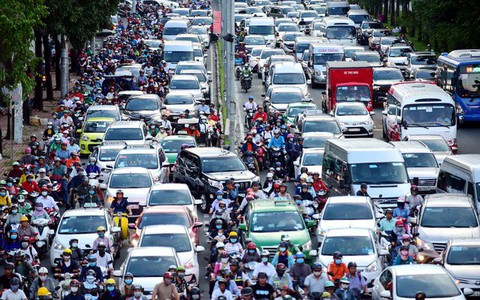 Trước đề xuất đổi giờ làm, Bộ trưởng Bộ Nội vụ nói gì? - Ảnh 1. Trước đề xuất đổi giờ làm, Bộ trưởng Bộ Nội vụ nói gì? - Ảnh 1.
