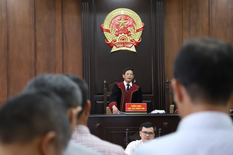 Giảm án cho các bị cáo vụ lợi dụng chức vụ khi xây dựng đường Hồ Chí Minh - Ảnh 1. Giảm án cho các bị cáo vụ lợi dụng chức vụ khi xây dựng đường Hồ Chí Minh - Ảnh 1.