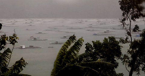 Khánh Hòa: 2 người mắc kẹt trên bè giữa bão đã thoát nạn - Ảnh 2. Khánh Hòa: 2 người mắc kẹt trên bè giữa bão đã thoát nạn - Ảnh 2.