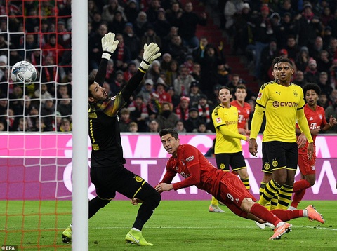 Lewandowski lập cú đúp, Bayern đại thắng Dortmund trong trận derby nước Đức - Ảnh 1. Lewandowski lập cú đúp, Bayern đại thắng Dortmund trong trận derby nước Đức - Ảnh 1.