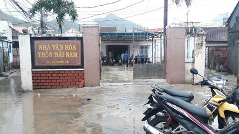Nấu cơm, đem chăn gối đến trụ sở thôn tránh bão số 6 - Ảnh 3. Nấu cơm, đem chăn gối đến trụ sở thôn tránh bão số 6 - Ảnh 3.