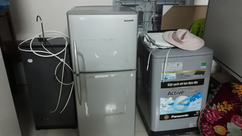Nấu cơm, đem chăn gối đến trụ sở thôn tránh bão số 6 - Ảnh 6. Nấu cơm, đem chăn gối đến trụ sở thôn tránh bão số 6 - Ảnh 6.