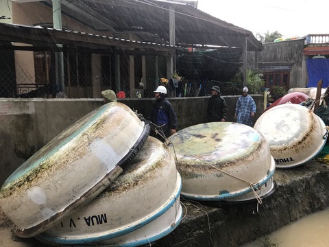 Đón bão số 6, Phú Yên bắt đầu mưa nặng hạt kèm gió mạnh - Ảnh 2. Đón bão số 6, Phú Yên bắt đầu mưa nặng hạt kèm gió mạnh - Ảnh 2.