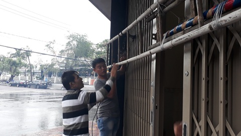 Đêm nay 10-11, bão số 6 đổ bộ đất liền, gió giật cấp 11 - Ảnh 3. Đêm nay 10-11, bão số 6 đổ bộ đất liền, gió giật cấp 11 - Ảnh 3.