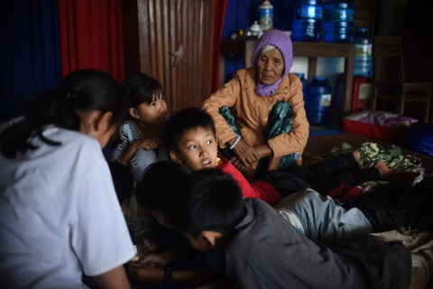 Phú Yên sơ tán hàng ngàn người dân đến nơi an toàn tránh bão - Ảnh 2. Phú Yên sơ tán hàng ngàn người dân đến nơi an toàn tránh bão - Ảnh 2.