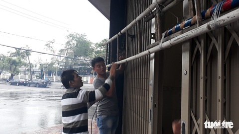 Tâm bão số 6 dự báo đổ bộ vào Phú Yên: Các địa phương tất bật đối phó - Ảnh 6. Tâm bão số 6 dự báo đổ bộ vào Phú Yên: Các địa phương tất bật đối phó - Ảnh 6.