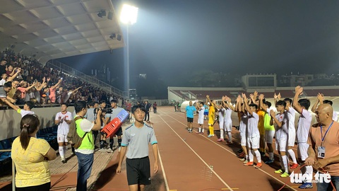 U19 Việt Nam đầy cảm xúc sau khi giành vé dự VCK châu Á 2020 - Ảnh 8. U19 Việt Nam đầy cảm xúc sau khi giành vé dự VCK châu Á 2020 - Ảnh 8.