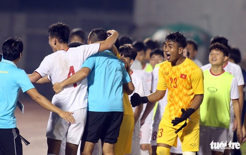 U19 Việt Nam đầy cảm xúc sau khi giành vé dự VCK châu Á 2020 - Ảnh 2. U19 Việt Nam đầy cảm xúc sau khi giành vé dự VCK châu Á 2020 - Ảnh 2.