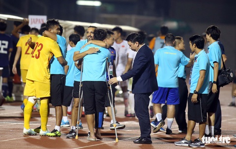 U19 Việt Nam đầy cảm xúc sau khi giành vé dự VCK châu Á 2020 - Ảnh 6. U19 Việt Nam đầy cảm xúc sau khi giành vé dự VCK châu Á 2020 - Ảnh 6.