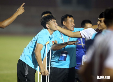 U19 Việt Nam đầy cảm xúc sau khi giành vé dự VCK châu Á 2020 - Ảnh 7. U19 Việt Nam đầy cảm xúc sau khi giành vé dự VCK châu Á 2020 - Ảnh 7.