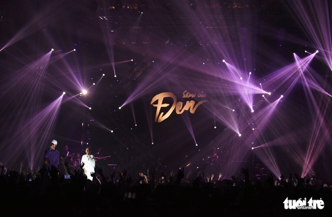 Show của Đen quẩy hết mình với âm nhạc và những tự sự chân thành - Ảnh 7. Show của Đen quẩy hết mình với âm nhạc và những tự sự chân thành - Ảnh 7.
