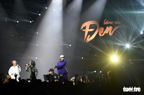 Show của Đen quẩy hết mình với âm nhạc và những tự sự chân thành - Ảnh 11. Show của Đen quẩy hết mình với âm nhạc và những tự sự chân thành - Ảnh 11.