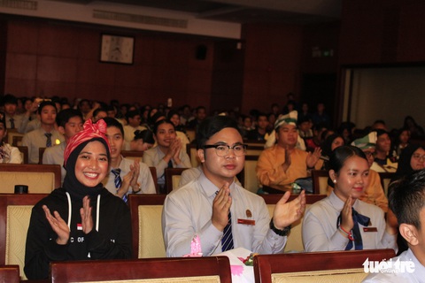 Đại biểu SSEAYP hò reo cùng những ca khúc Việt - Ảnh 6. Đại biểu SSEAYP hò reo cùng những ca khúc Việt - Ảnh 6.