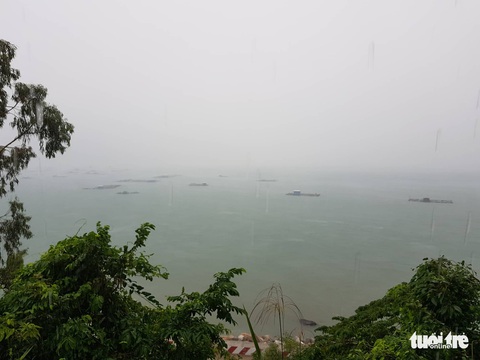 Tâm bão số 6 dự báo đổ bộ vào Phú Yên: Các địa phương tất bật đối phó - Ảnh 2. Tâm bão số 6 dự báo đổ bộ vào Phú Yên: Các địa phương tất bật đối phó - Ảnh 2.
