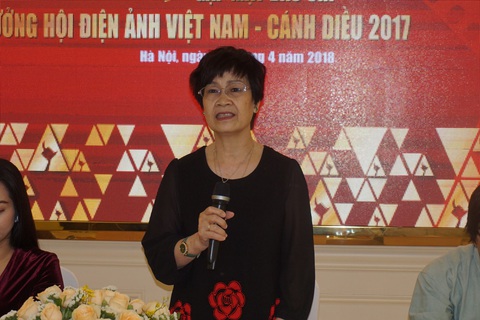 Bà Nguyễn Thị Hồng Ngát xin thôi duyệt phim sau vụ đường lưỡi bò - Ảnh 1. Bà Nguyễn Thị Hồng Ngát xin thôi duyệt phim sau vụ đường lưỡi bò - Ảnh 1.