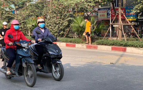 Miền Bắc ô nhiễm không khí nghiêm trọng, khuyến cáo hạn chế ra đường - Ảnh 2. Miền Bắc ô nhiễm không khí nghiêm trọng, khuyến cáo hạn chế ra đường - Ảnh 2.