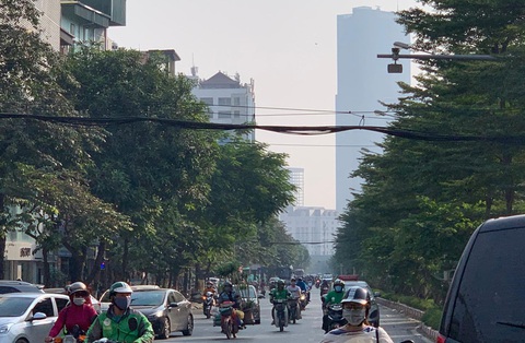 Miền Bắc ô nhiễm không khí nghiêm trọng, khuyến cáo hạn chế ra đường - Ảnh 1. Miền Bắc ô nhiễm không khí nghiêm trọng, khuyến cáo hạn chế ra đường - Ảnh 1.
