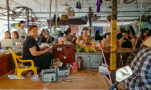 Chợ tiền biên giới - Kỳ cuối: Những dòng tiền chìm, nổi - Ảnh 2. Chợ tiền biên giới - Kỳ cuối: Những dòng tiền chìm, nổi - Ảnh 2.
