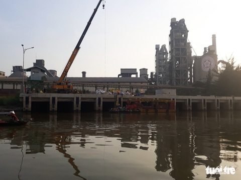 Bục ống dẫn, 7 tấn dầu của Công ty Chinfon tràn ra ngoài - Ảnh 1. Bục ống dẫn, 7 tấn dầu của Công ty Chinfon tràn ra ngoài - Ảnh 1.