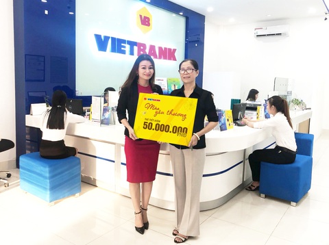 Khách hàng đầu tiên trúng 50 triệu đồng tại Vietbank - Ảnh 1.