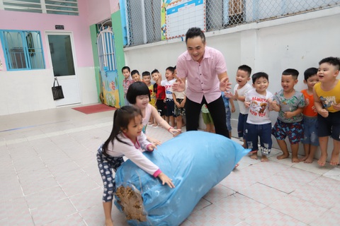 Khi mẹ hiền là... đàn ông - Ảnh 2. Khi mẹ hiền là... đàn ông - Ảnh 2.