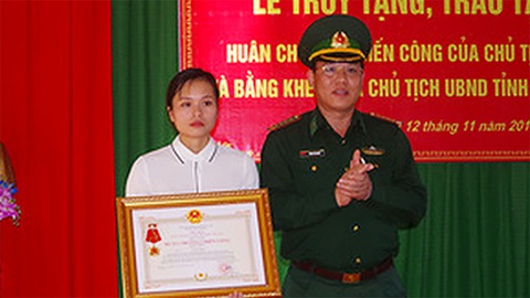Truy tặng Huân chương chiến công hạng nhất cho thiếu tá đánh án ma túy hi sinh - Ảnh 1. Truy tặng Huân chương chiến công hạng nhất cho thiếu tá đánh án ma túy hi sinh - Ảnh 1.