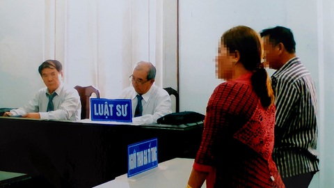 Không tin nổi khi ra tòa thấy công ty luật bên mình bảo vệ luôn... bên kia - Ảnh 1. Không tin nổi khi ra tòa thấy công ty luật bên mình bảo vệ luôn... bên kia - Ảnh 1.