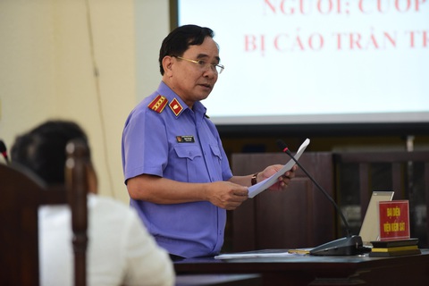 Tuyên tử hình kẻ giết 3 người ở Bình Dương - Ảnh 3. Tuyên tử hình kẻ giết 3 người ở Bình Dương - Ảnh 3.