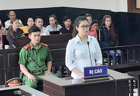 16 năm tù cho nữ tiếp viên đâm chết đồng nghiệp ở quán bar - Ảnh 2. 16 năm tù cho nữ tiếp viên đâm chết đồng nghiệp ở quán bar - Ảnh 2.