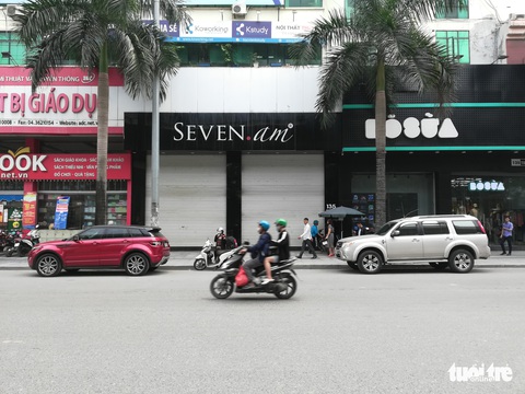 Hàng loạt cửa hàng Seven.AM đóng cửa vì nghi vấn thay nhãn Trung Quốc - Ảnh 1. Hàng loạt cửa hàng Seven.AM đóng cửa vì nghi vấn thay nhãn Trung Quốc - Ảnh 1.