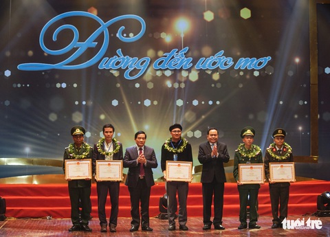 Tuyên dương 120 học sinh, sinh viên, thanh niên dân tộc thiểu số xuất sắc - Ảnh 4. Tuyên dương 120 học sinh, sinh viên, thanh niên dân tộc thiểu số xuất sắc - Ảnh 4.