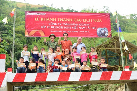 Câu chuyện xây những chiếc cầu cùng em đến trường an toàn - Ảnh 4. Câu chuyện xây những chiếc cầu cùng em đến trường an toàn - Ảnh 4.