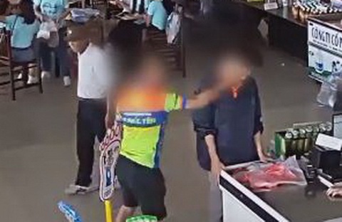 Phó giám đốc Công an Thái Nguyên nói không liên quan thượng úy tát nhân viên bán hàng - Ảnh 1. Phó giám đốc Công an Thái Nguyên nói không liên quan thượng úy tát nhân viên bán hàng - Ảnh 1.