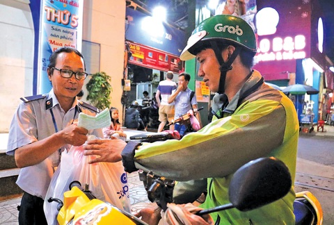 Saigon Co.op ra mắt cẩm nang “Đi chợ dùm bạn - Giao hàng tận tay” - Ảnh 1. Saigon Co.op ra mắt cẩm nang “Đi chợ dùm bạn - Giao hàng tận tay” - Ảnh 1.
