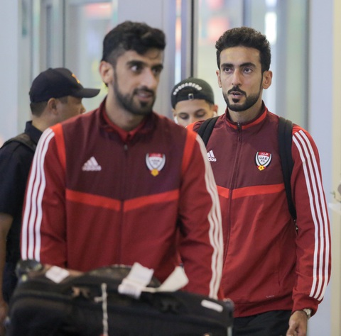 Tuyển UAE đi chuyên cơ tới Hà Nội lúc nửa đêm với vẻ mệt mỏi - Ảnh 11. Tuyển UAE đi chuyên cơ tới Hà Nội lúc nửa đêm với vẻ mệt mỏi - Ảnh 11.
