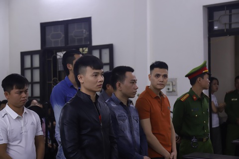 Khá Bảnh và 5 đồng phạm hầu tòa - Ảnh 2. Khá Bảnh và 5 đồng phạm hầu tòa - Ảnh 2.