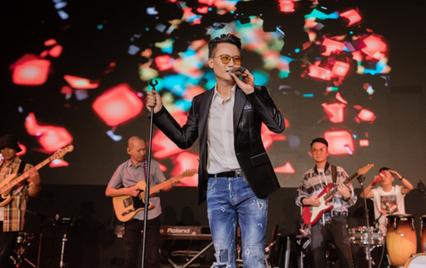 Hoàng Bách lập Bach20 band, phát pháo với MV Chạm vào vinh quang - Ảnh 2. Hoàng Bách lập Bach20 band, phát pháo với MV Chạm vào vinh quang - Ảnh 2.