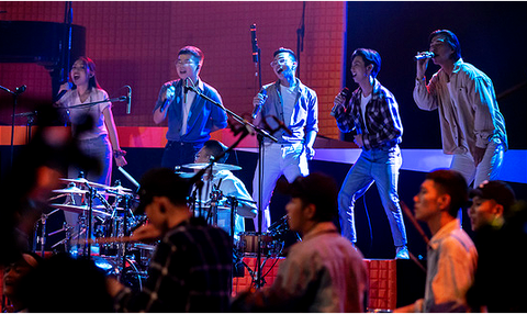 Hoàng Bách lập Bach20 band, phát pháo với MV Chạm vào vinh quang - Ảnh 4. Hoàng Bách lập Bach20 band, phát pháo với MV Chạm vào vinh quang - Ảnh 4.